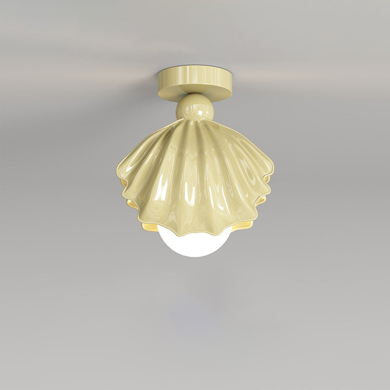 Zeitgenössische, kreative, cremefarbene Deckenleuchte mit Muscheldesign aus Eisenharz und 1 Licht, halbbündige Montage für Wohnzimmer 