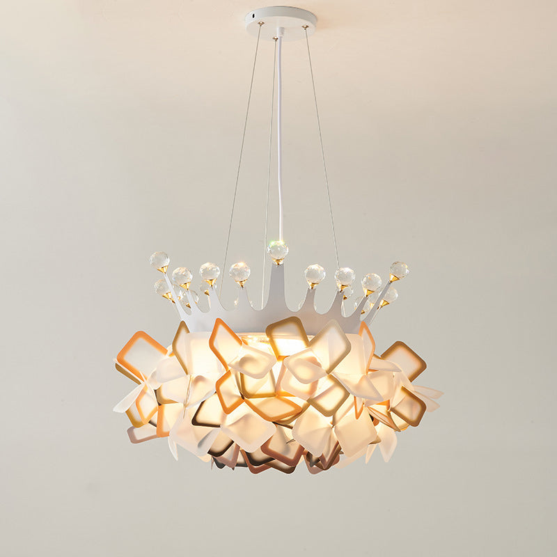Zeitgenössische kreative Hardware Crown Decor PVC Petal Shade LED Pendelleuchte für Wohnzimmer 