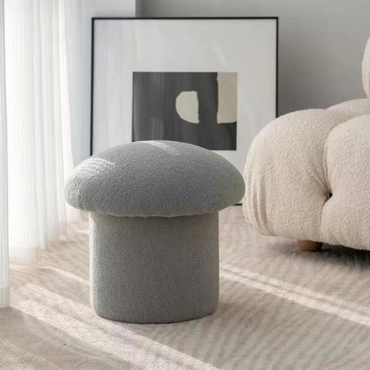 Moderner minimalistischer Zylinder-Hocker in Pilzform aus Sherpa-Fleece und Holz für den Schminktisch im Schlafzimmer 