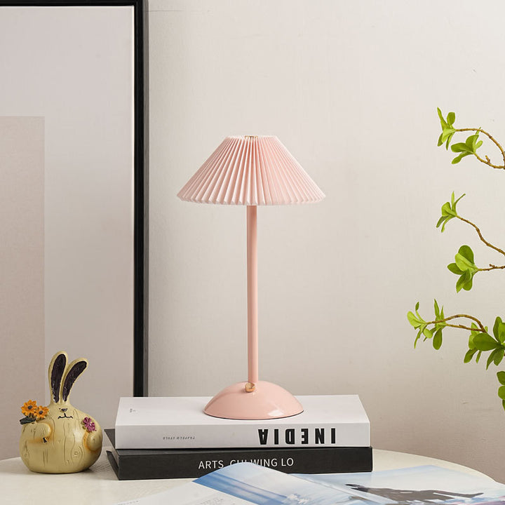 Lámpara de mesa contemporánea escandinava recargable de tela cónica plisada de 1 luz para mesita de noche 