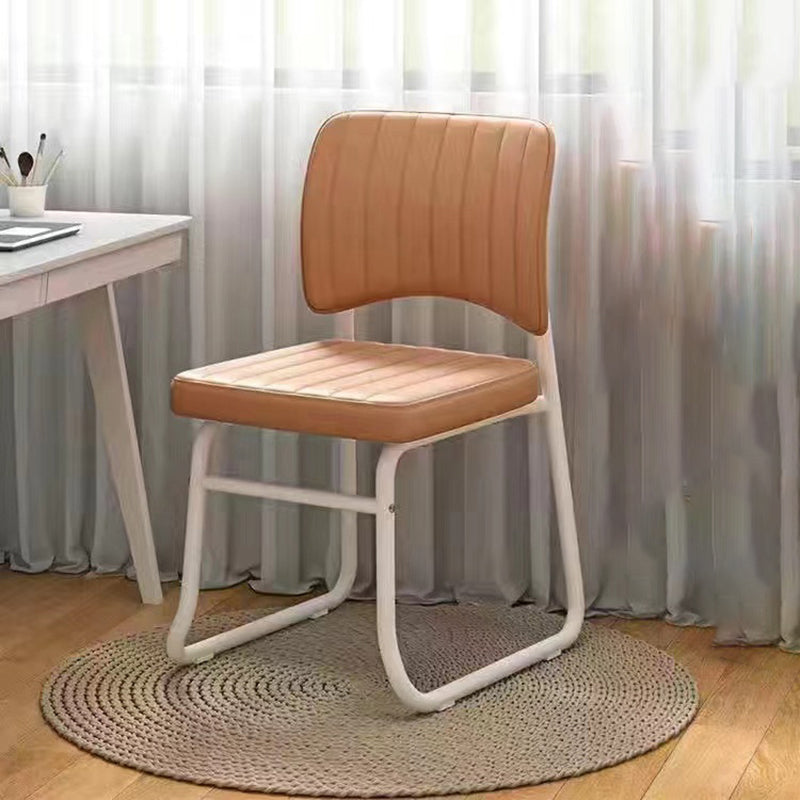 Moderner minimalistischer quadratischer PU-Leder stapelbarer Schreibtischstuhl mit Rückenlehne für das Home-Office 
