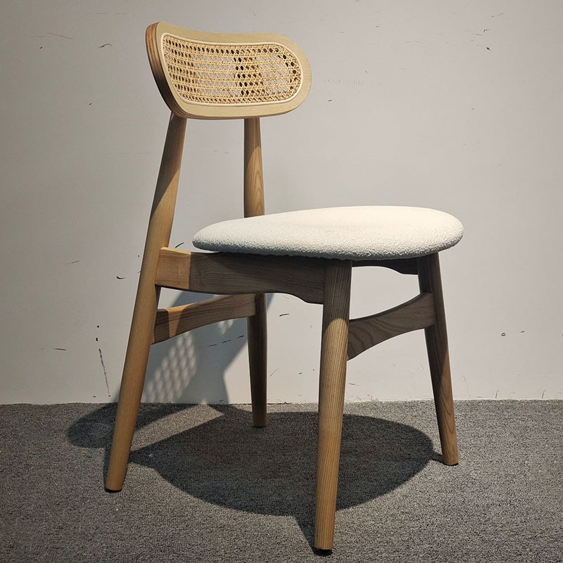 Chaise de salle à manger traditionnelle japonaise en simili cuir carré avec dossier et pieds évasés en bois pour salle à manger 