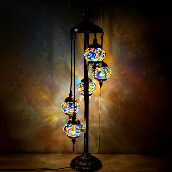 Lámpara de pie de vidrio teñido de hierro con bola ovalada tradicional Tiffany de 5/7 luces para sala de estar 