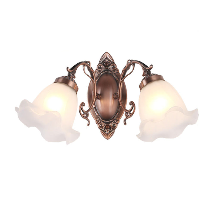 Traditionelle europäische Eisenglas-Blumen-2-Licht-Wandleuchter-Lampe für Wohnzimmer 