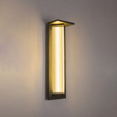 مصباح حائط LED مقاوم للماء من الفولاذ المقاوم للصدأ بظل أكريليك بسيط ومعاصر للفناء الخارجي 