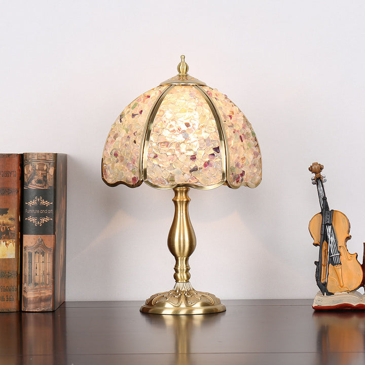 Zeitgenössische kreative farbige Kristall-Kupfer-Blume 1-Licht-Tischlampe für das Schlafzimmer 
