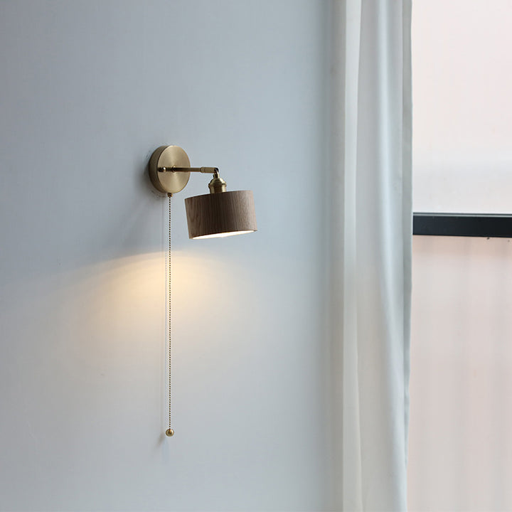 Zeitgenössische skandinavische runde Kegelkuppel Kupferholz 1-Licht Wandleuchte Lampe für Schlafzimmer 
