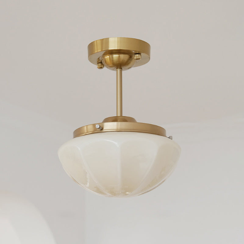 Suspension contemporaine scandinave ronde en fer et verre crème à 1 lumière pour salon 