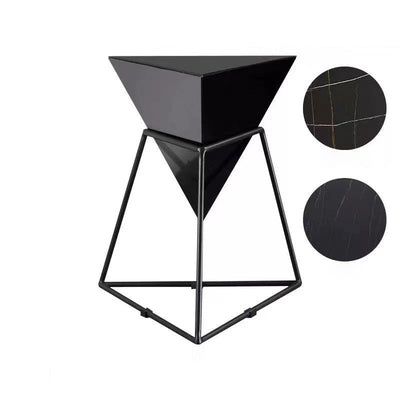 Zeitgenössischer nordischer Dreieck-Pyramiden-Glas-Schiefer-Metall-Beistelltisch für das Bett 