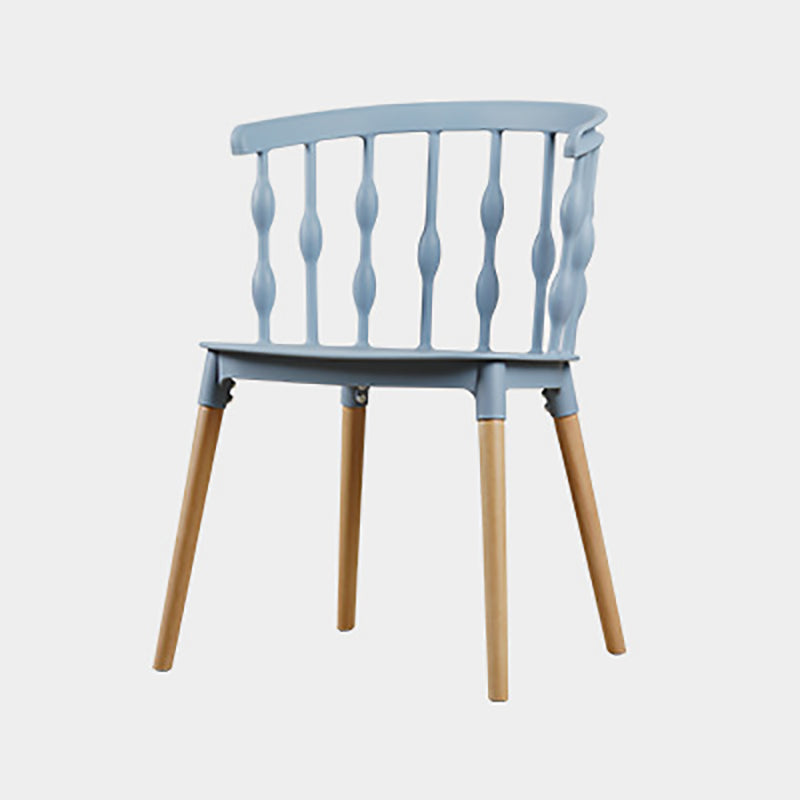 Chaise de salle à manger en plastique PP à lanières verticales créatives contemporaines avec dossier en hêtre pour salle à manger 