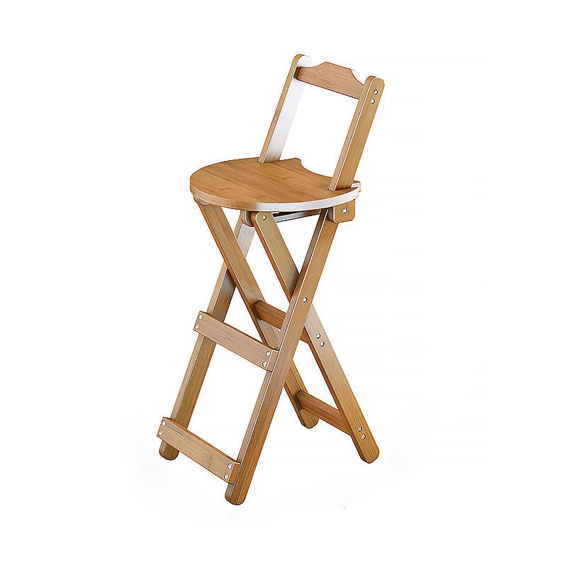 Simplicidad contemporánea Taburete de bar plegable con patas en forma de X de bambú Respaldo bajo Reposapiés para comedor 