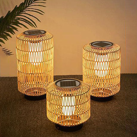 Moderne minimalistische Solar-Eisen-Rattan-Käfig-förmige LED-Außenlandschaftsleuchte für den Garten 