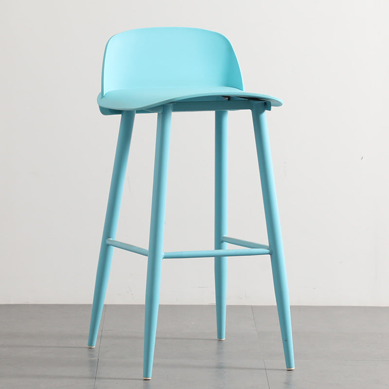 Moderner minimalistischer rechteckiger Barhocker aus Kohlenstoffstahl mit Kunststofflehne für das Esszimmer 