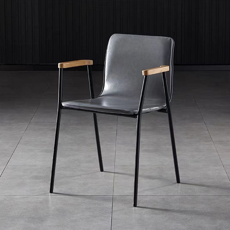 Chaise de salle à manger contemporaine en bois rembourrée en cuir synthétique avec dossier et accoudoirs 