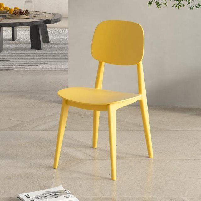 Chaise de salle à manger carrée en plastique macaron scandinave contemporaine avec dossier pour salle à manger 