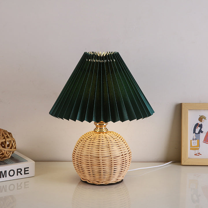 Zeitgenössische nordische Tischlampe aus Rattangewebe mit plissierter konischer Kugel, LED, für Schlafzimmer 