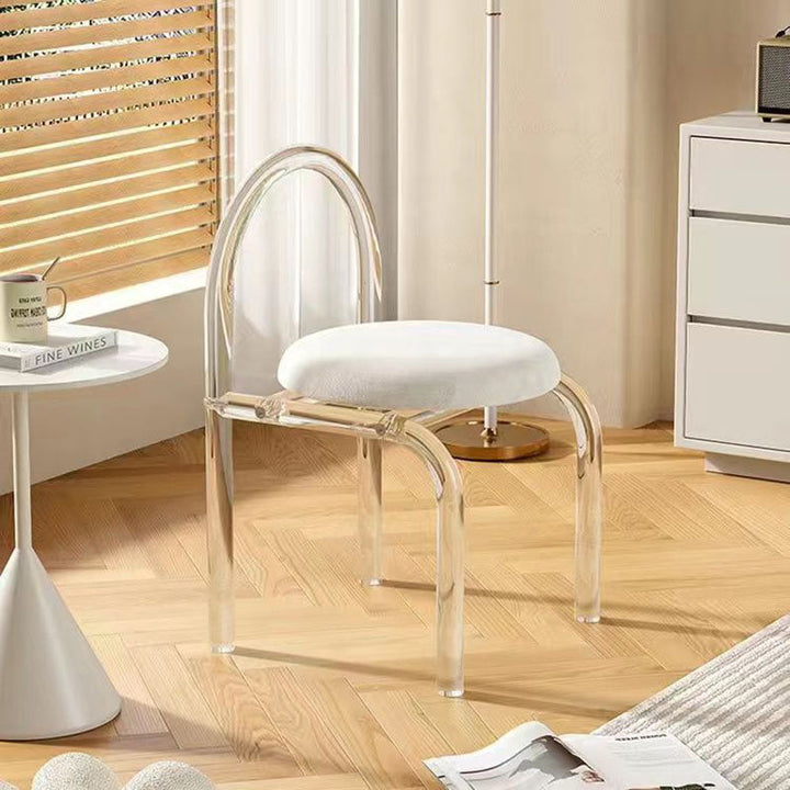 Taburete de tocador de lujo moderno con respaldo de terciopelo acrílico transparente con marco arqueado para dormitorio 