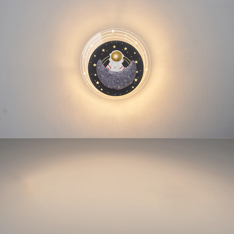 Lámpara de Aplique de Pared LED Redonda con Astronauta de Resina y Luna Estrellada Creativa Contemporánea para Sala de Estar 