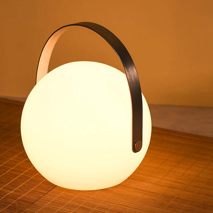 Moderne schlichte LED-Tischlampe aus PE-Kunststoff in runder oder quadratischer Form für die Outdoor-Terrasse 