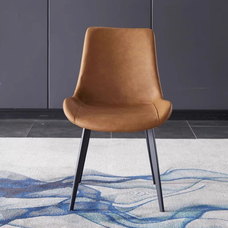 Chaise de salle à manger contemporaine en cuir scandinave en acier au carbone avec dossier carré incurvé en éponge pour salle à manger 