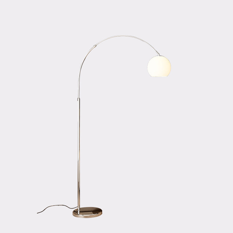 Lampe de sol contemporaine scandinave avec abat-jour rond en verre et tige de pêche en fer à 1 lumière pour salon 