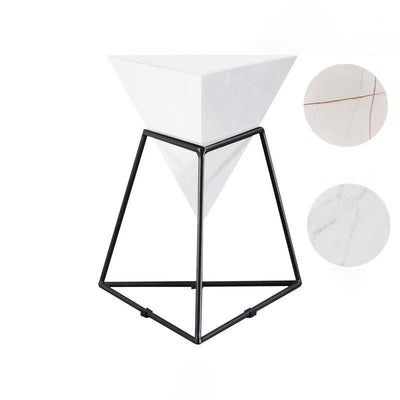 Zeitgenössischer nordischer Dreieck-Pyramiden-Glas-Schiefer-Metall-Beistelltisch für das Bett 