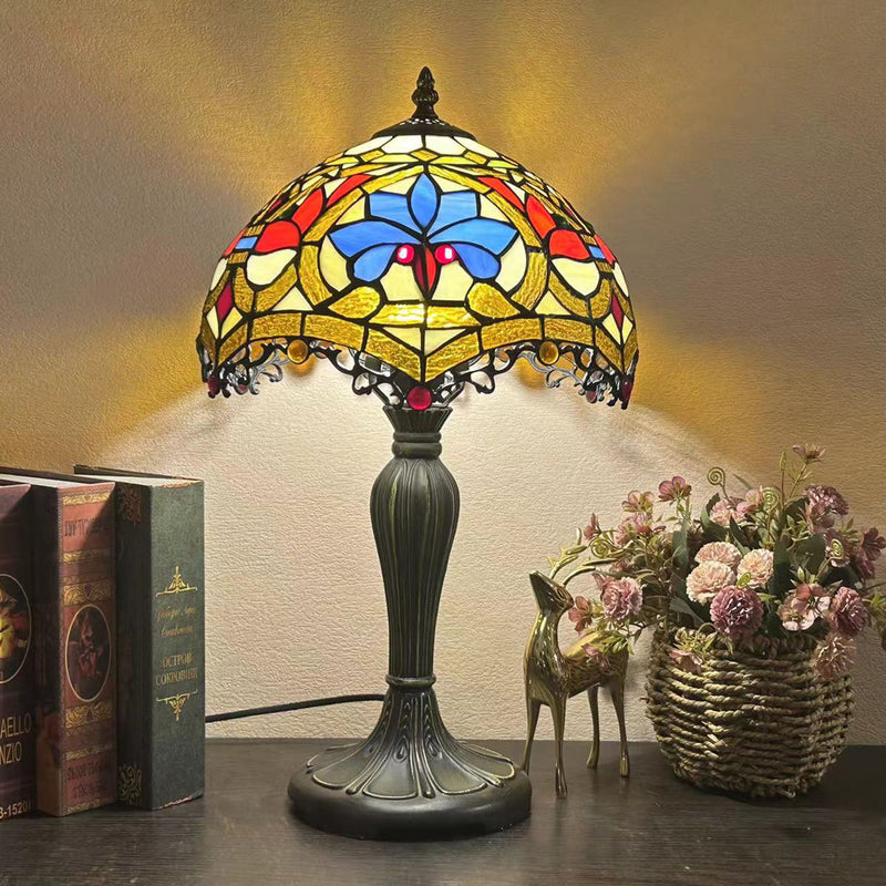 مصباح طاولة بتصميم تيفاني تقليدي بقبة زجاجية معدنية وزهور وعنب وزهرة اليعسوب والفراشة بضوء واحد للجانب السرير 