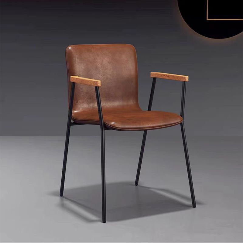 Chaise de salle à manger contemporaine en cuir rembourré avec accoudoir et dossier en bois pour salle à manger 