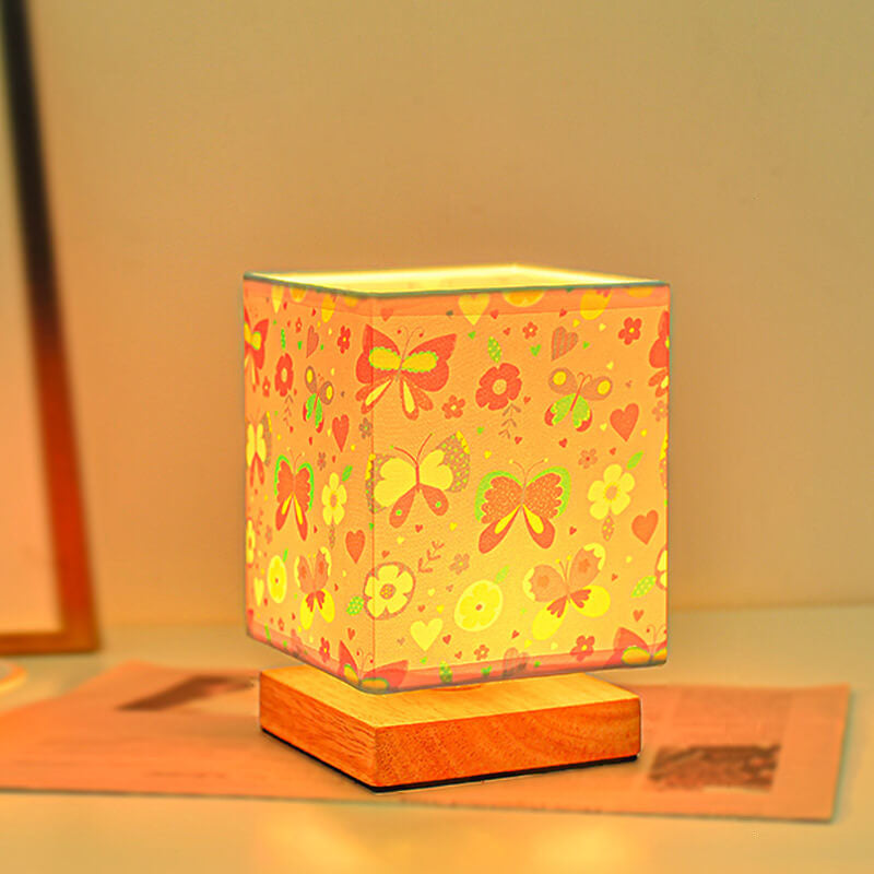 Zeitgenössische kreative Kinder rechteckige Massivholz Stoff LED Tischlampe für Schlafzimmer 