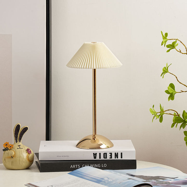 Lámpara de mesa contemporánea escandinava recargable de tela cónica plisada de 1 luz para mesita de noche 