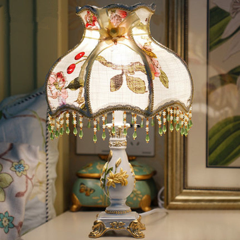Traditional European Flower Pleated Fabric Resin Base 1-Light Table Lamp For Living Room