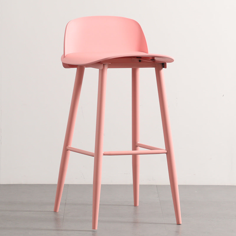 Moderner minimalistischer rechteckiger Barhocker aus Kohlenstoffstahl mit Kunststofflehne für das Esszimmer 