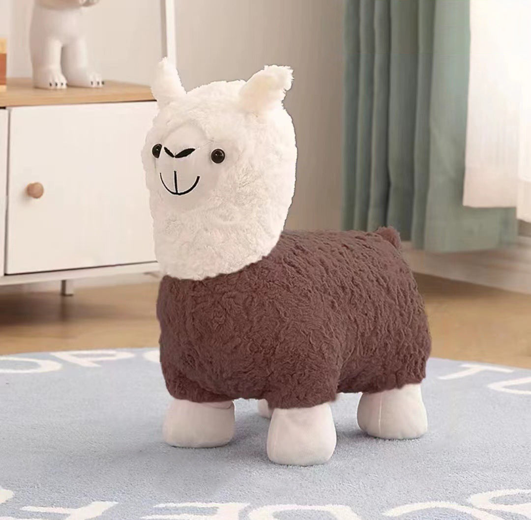 Moderner kreativer Fußhocker mit Rückenlehne im Alpaka-Design aus Teddyfleece für das Wohnzimmer 