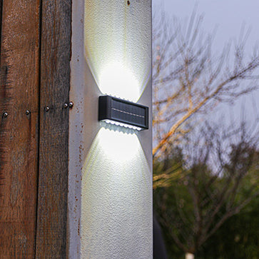 مصباح حائط LED مستطيل مقاوم للماء من ABS PVC بتصميم بسيط عصري للطاقة الشمسية للفناء الخارجي 
