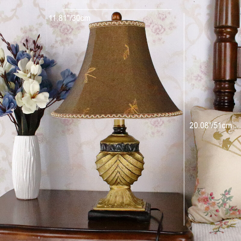 Lámpara de mesa de 1 luz con base tallada de resina y pantalla de tela con diseño de rayas de orbe tradicional europea para dormitorio 