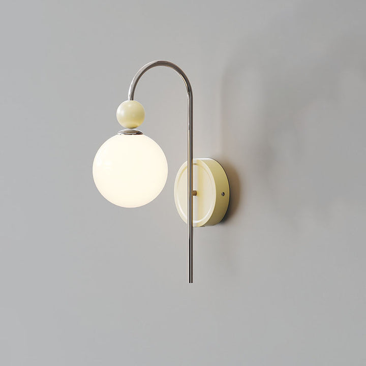 Applique murale traditionnelle française en fer avec boule ronde en verre à 1 lumière pour chambre 