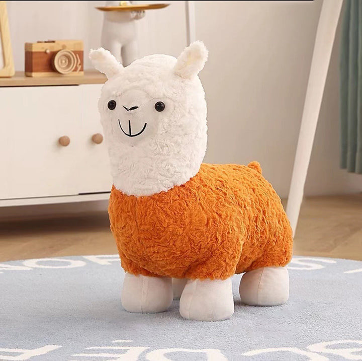 Moderner kreativer Fußhocker mit Rückenlehne im Alpaka-Design aus Teddyfleece für das Wohnzimmer 