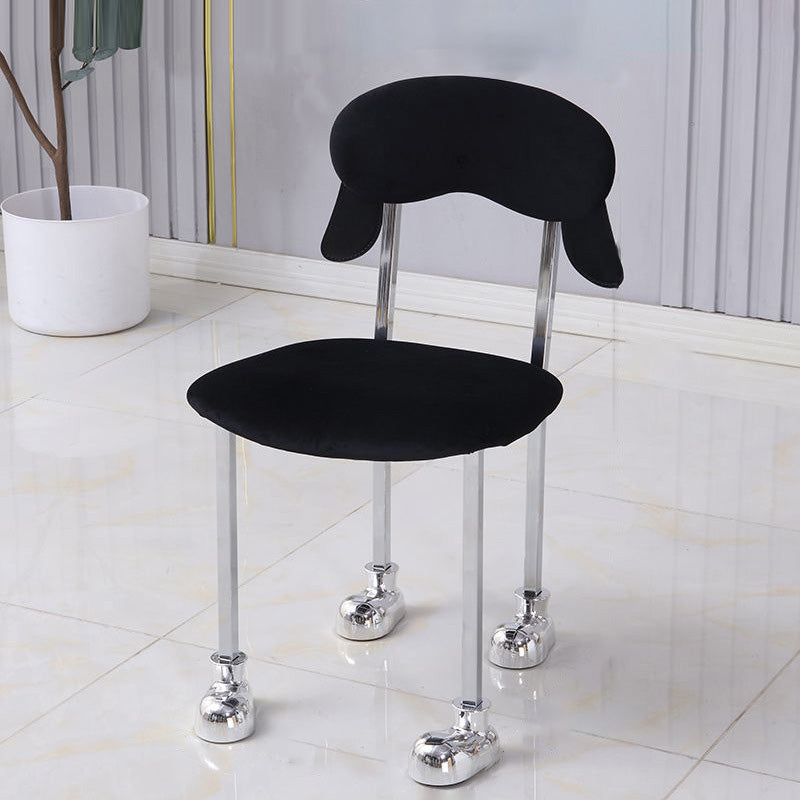 Chaise contemporaine créative en forme de chiot en velours rembourré avec cadre en acier inoxydable, dossier ouvert et sans accoudoirs pour le salon 