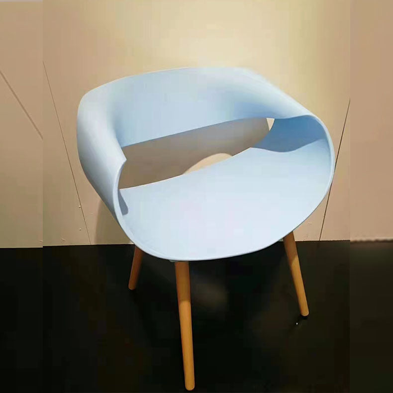Zeitgenössischer kreativer halbrunder verdrehter Kunststoffholzstuhl mit Rückenlehne für das Wohnzimmer 