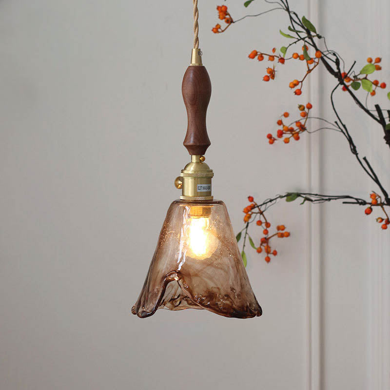 Moderne eklektische Pendelleuchte mit einem Licht aus bernsteinfarbenem Glas und Walnussfarbener Griff für das Wohnzimmer 