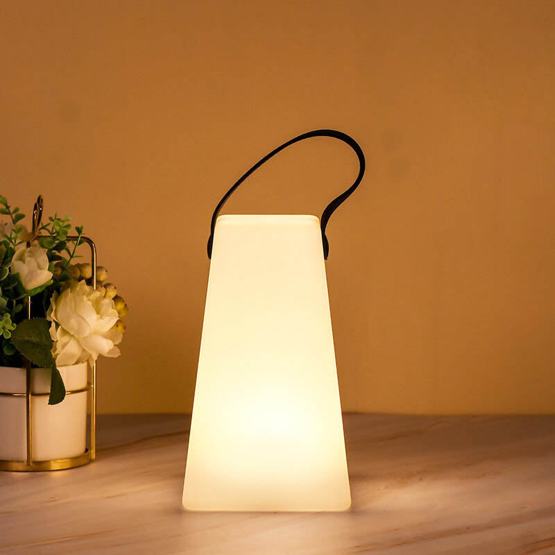 Moderne schlichte LED-Tischlampe aus PE-Kunststoff in runder oder quadratischer Form für die Outdoor-Terrasse 