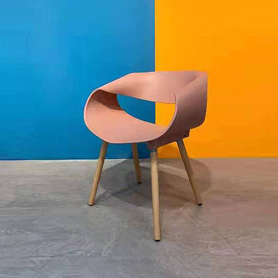 Zeitgenössischer kreativer halbrunder verdrehter Kunststoffholzstuhl mit Rückenlehne für das Wohnzimmer 