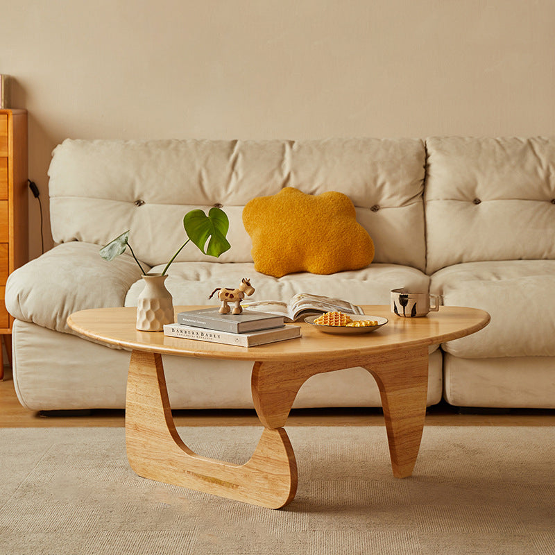 Traditioneller Vintage-Dreieck-Couchtisch mit abgerundeten Kanten aus massivem Gummibaumholz für das Wohnzimmer 