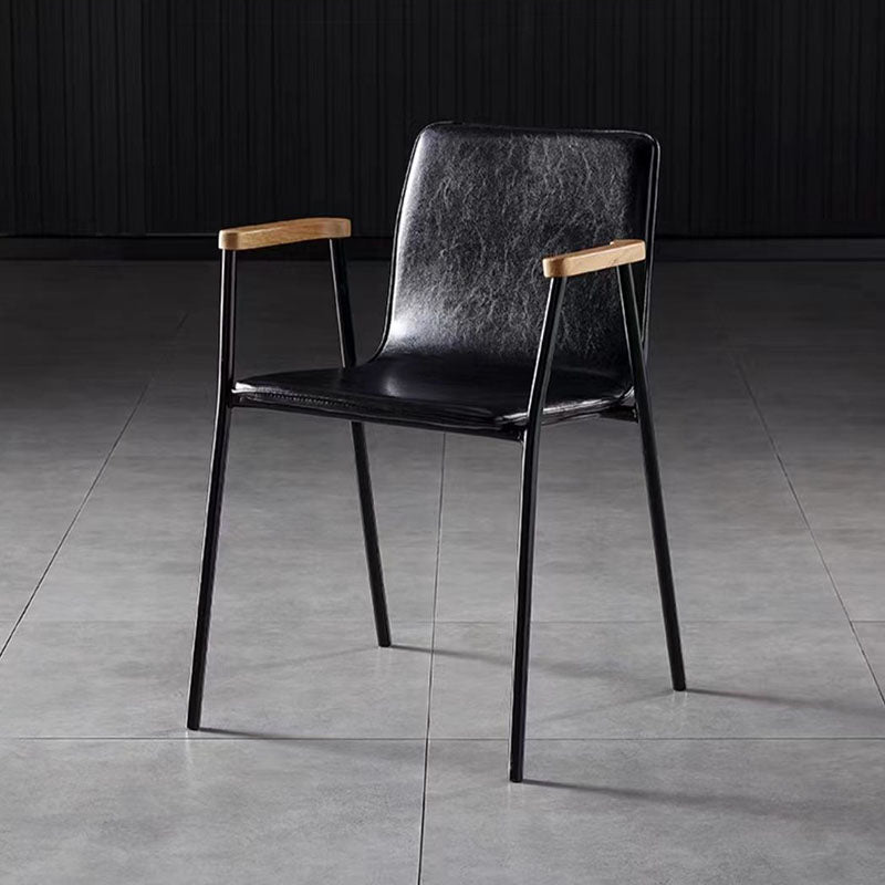 Chaise de salle à manger contemporaine en bois rembourrée en cuir synthétique avec dossier et accoudoirs 