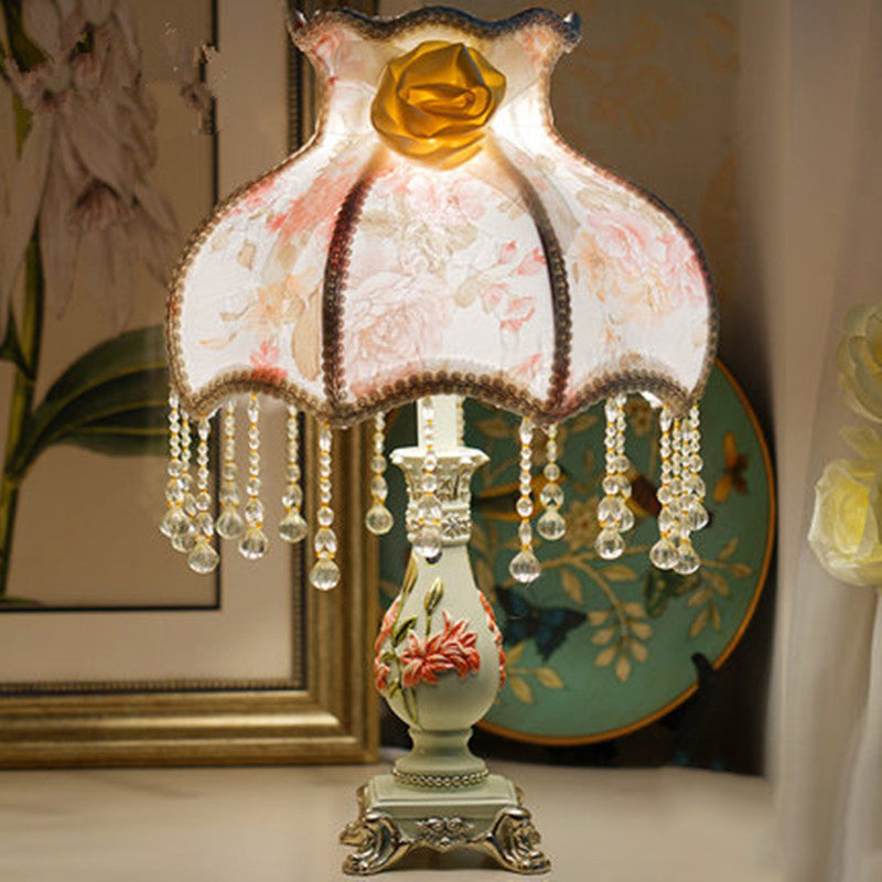Traditional European Flower Pleated Fabric Resin Base 1-Light Table Lamp For Living Room