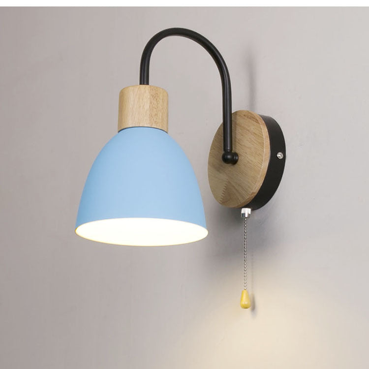 Moderne minimalistische Macaron gebogene Stange Runde Tasse Eisen Holz 1-Licht Wandleuchte Lampe für Schlafzimmer