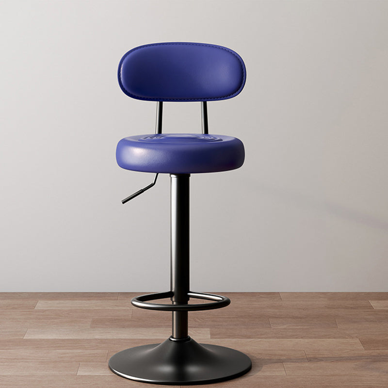 Moderner minimalistischer Barhocker mit runder gepolsterter Sitzfläche, geschwungener Rückenlehne, PU-Leder und Stahlgestell fürs Esszimmer 