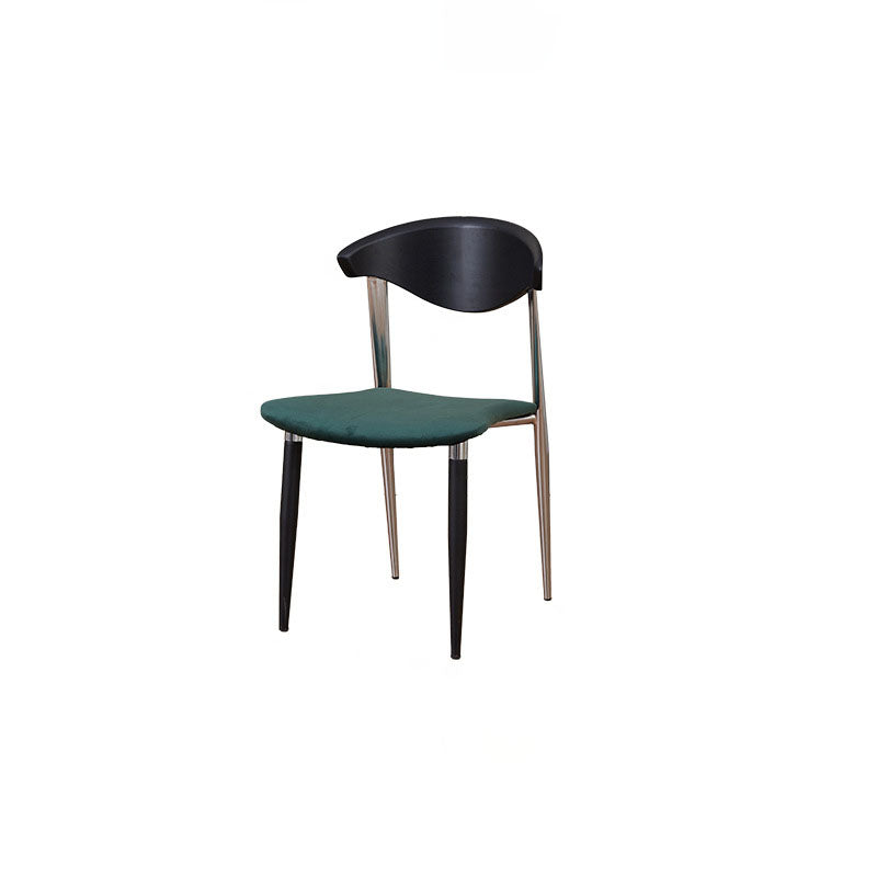 Chaise de salle à manger contemporaine rétro en bois de hêtre, fer, velours, éponge carrée avec dossier incurvé pour salle à manger 