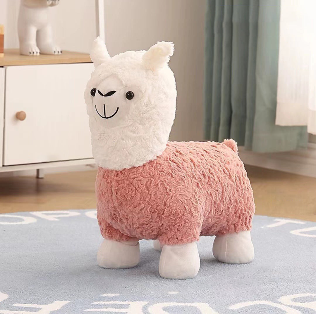 Moderner kreativer Fußhocker mit Rückenlehne im Alpaka-Design aus Teddyfleece für das Wohnzimmer 