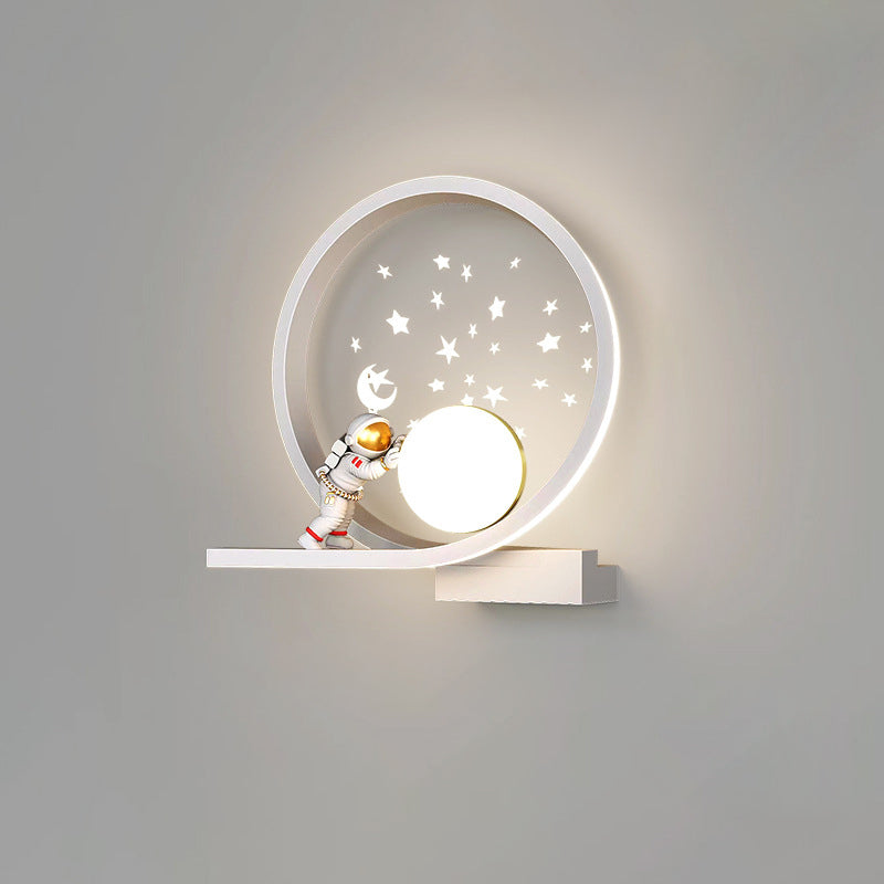 Applique murale LED en fer et aluminium pour chambre à coucher, astronaute de dessin animé créatif contemporain 